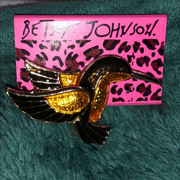 Betsey Johnson Jewelry - Betsey Johnson Hummingbird Pin🤑
